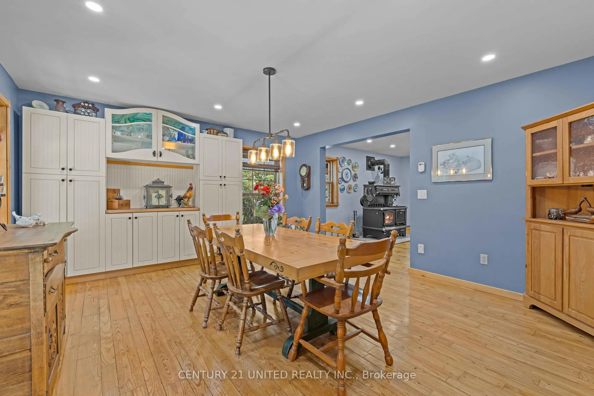Photo 7 of 28 Van Luven Lane, Hamilton Township, Baltimore — HOMEH