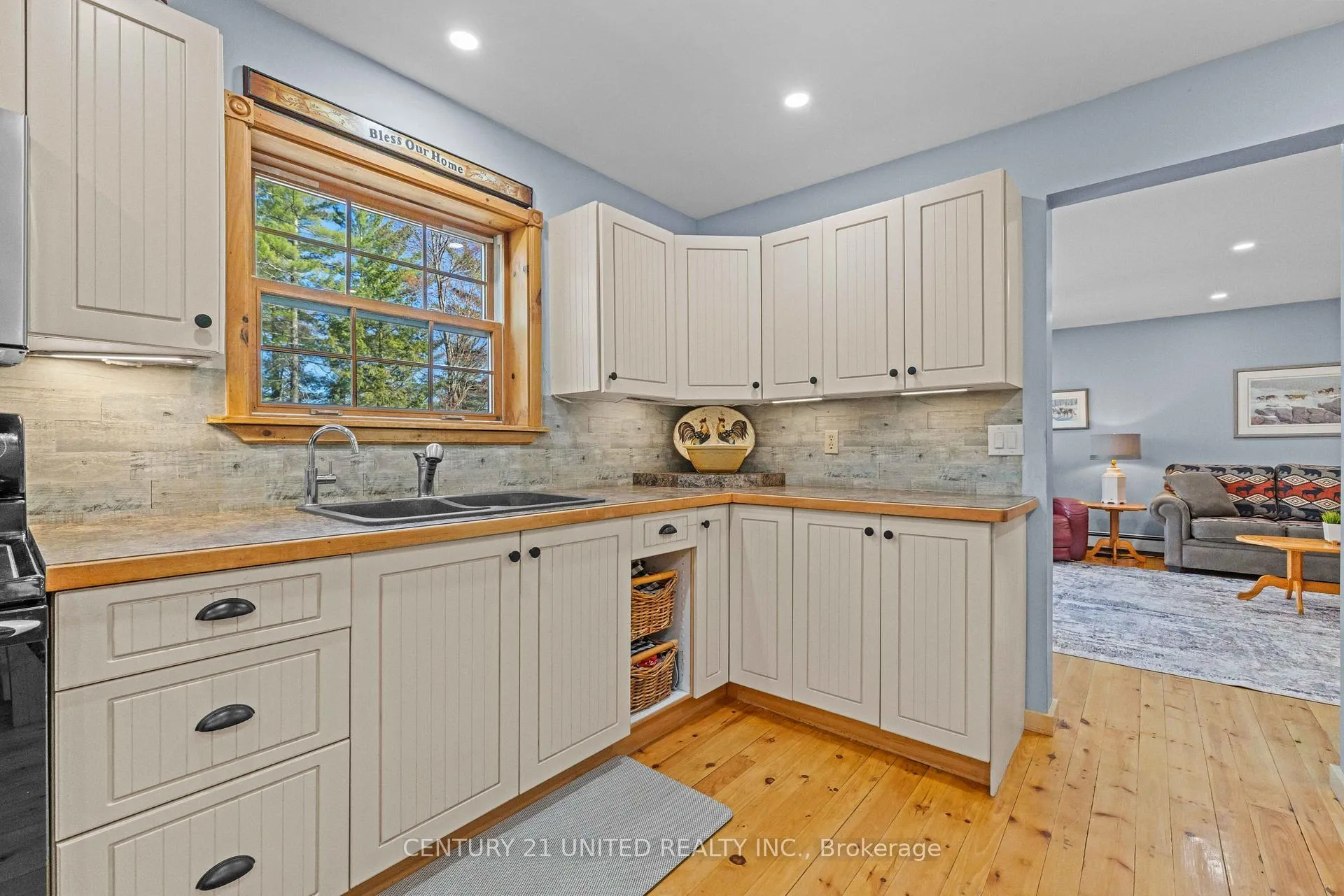Photo 11 of 28 Van Luven Lane, Hamilton Township, Baltimore — HOMEH