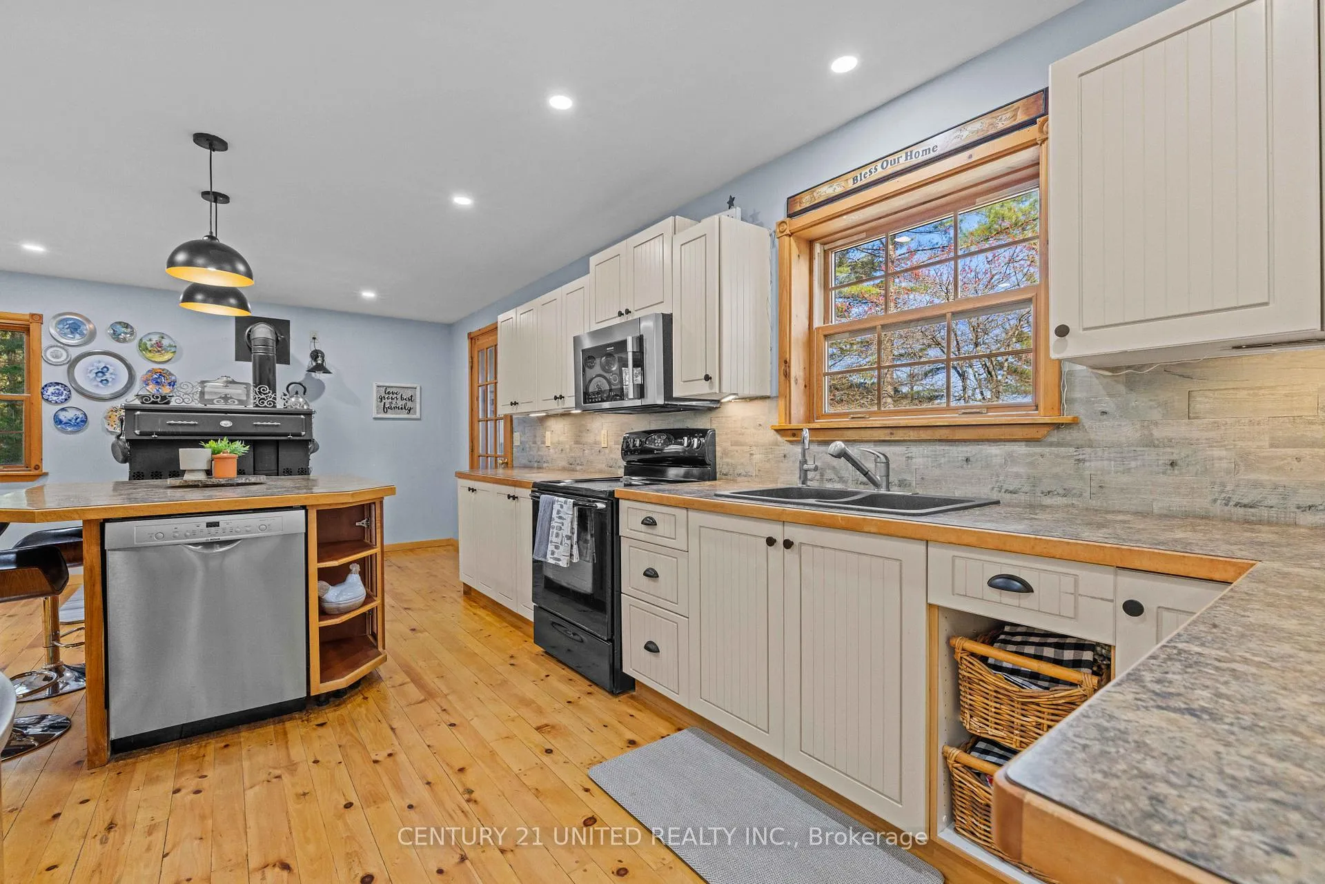 Photo 12 of 28 Van Luven Lane, Hamilton Township, Baltimore — HOMEH