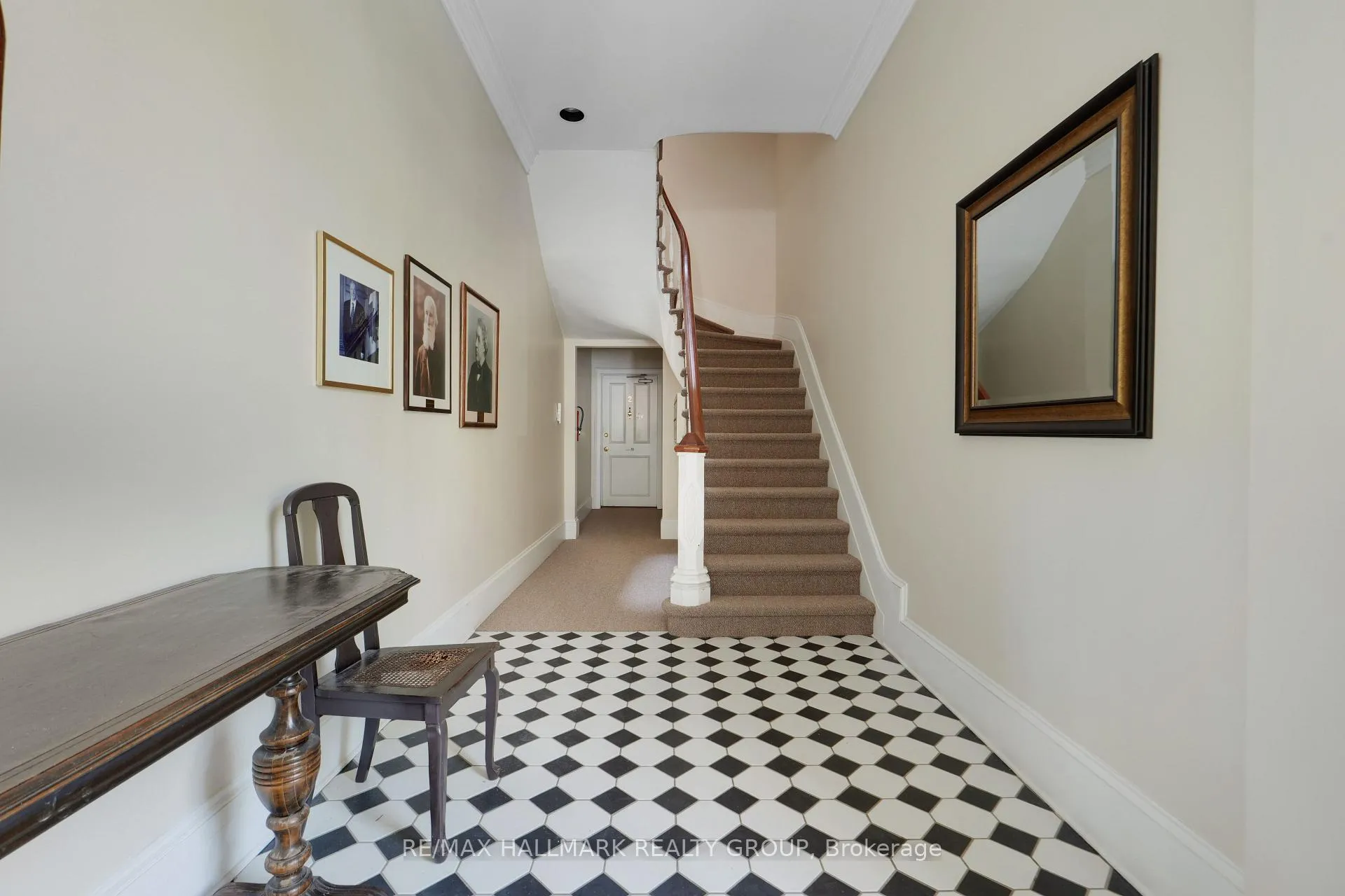 Photo 4 of Unit 5, 274 Daly Avenue, Ottawa, Sandy Hill — HOMEH
