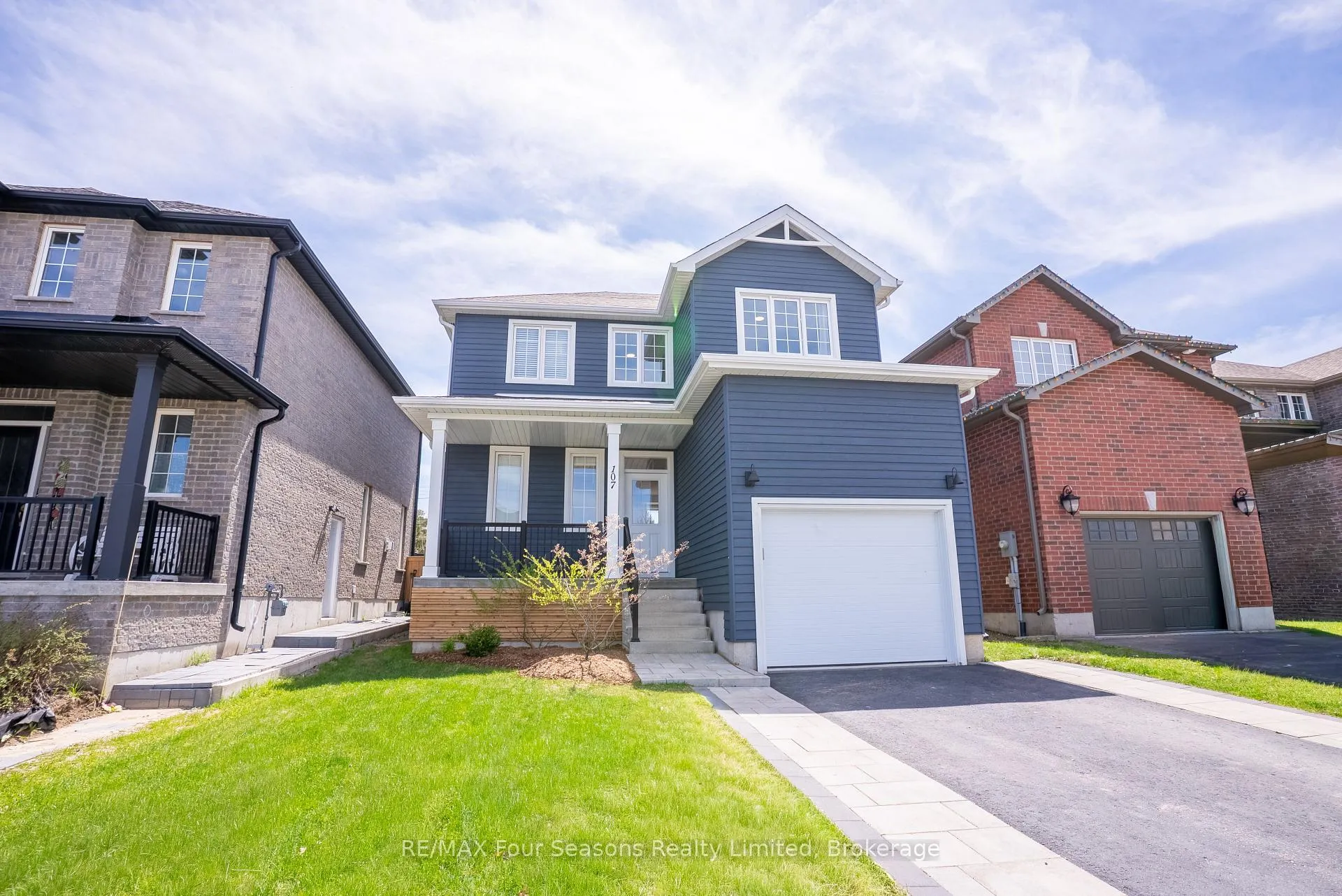 Photo 1 of 107 Lockerbie Crescent, Collingwood — HOMEH