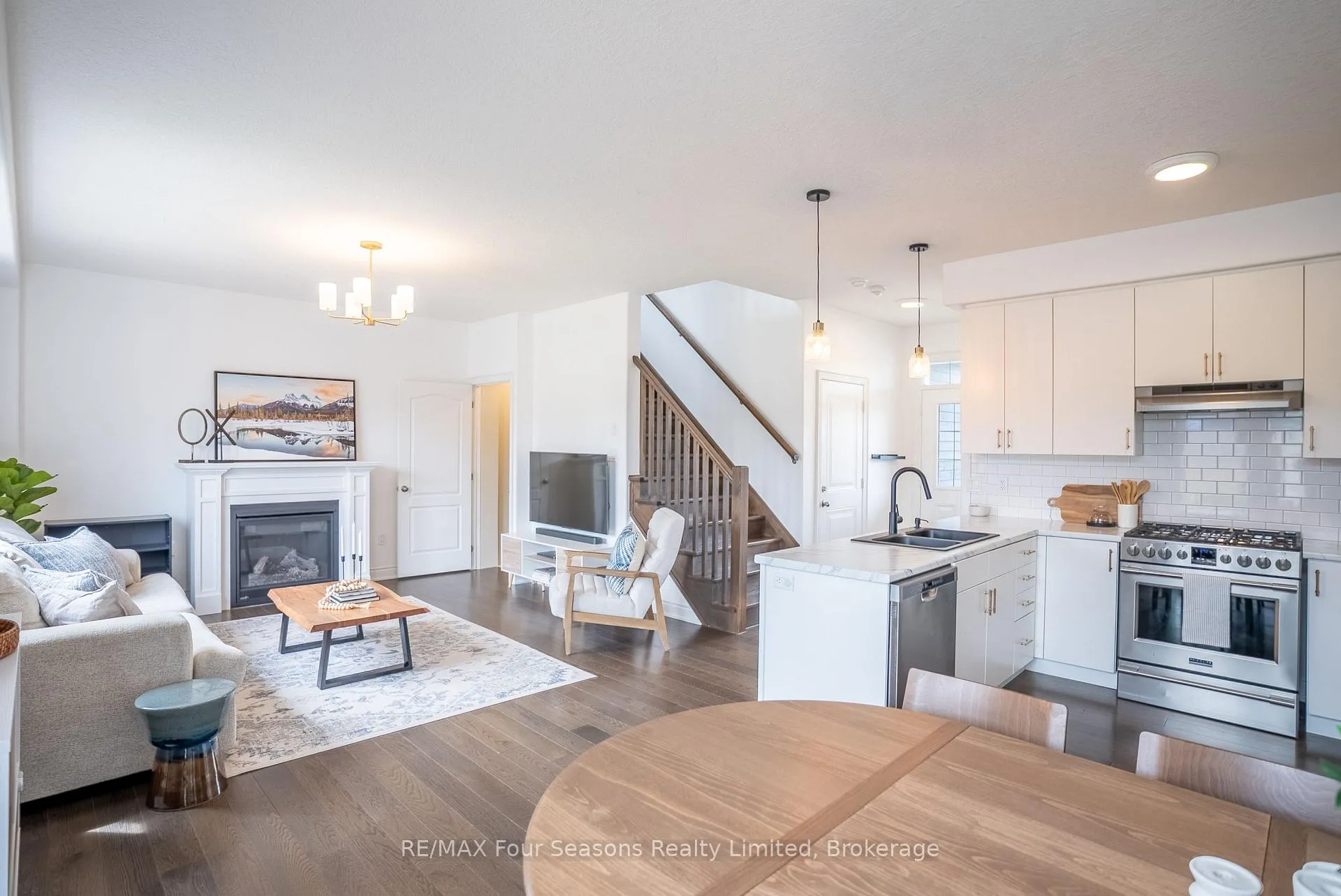 Photo 4 of 107 Lockerbie Crescent, Collingwood — HOMEH
