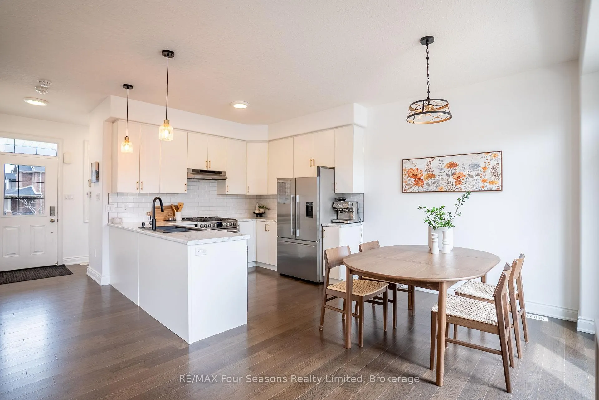 Photo 5 of 107 Lockerbie Crescent, Collingwood — HOMEH