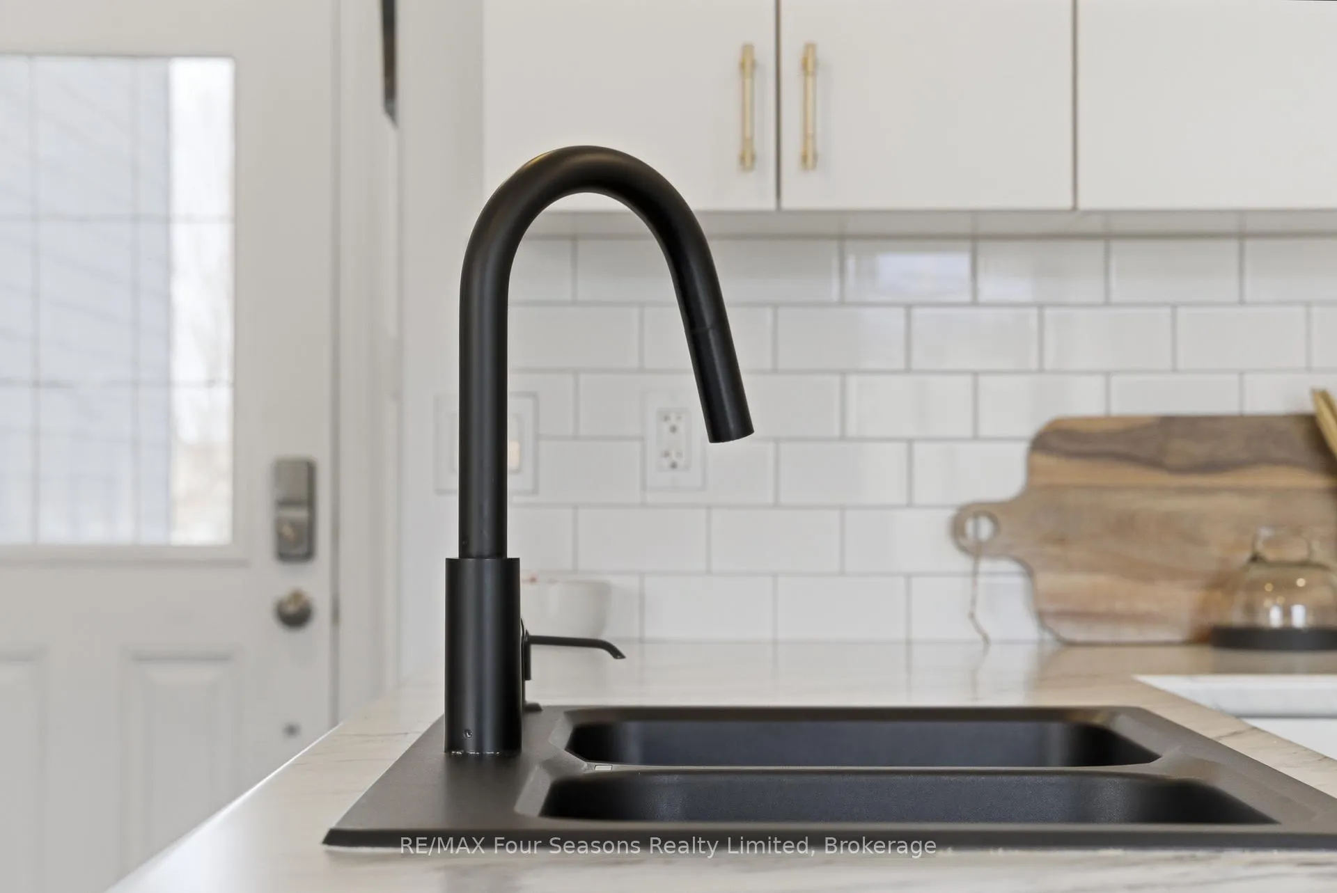 Photo 6 of 107 Lockerbie Crescent, Collingwood — HOMEH