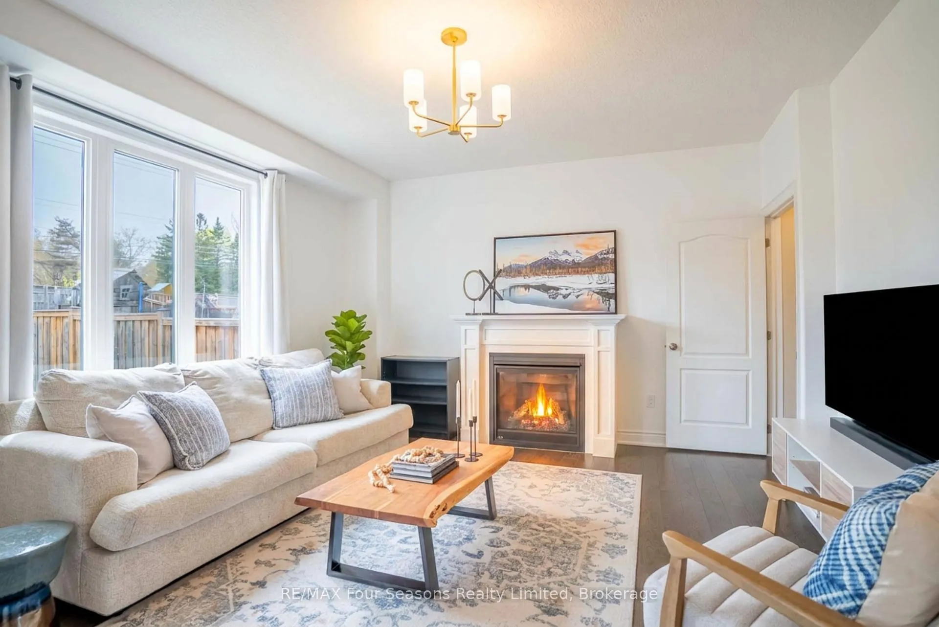 Photo 9 of 107 Lockerbie Crescent, Collingwood — HOMEH