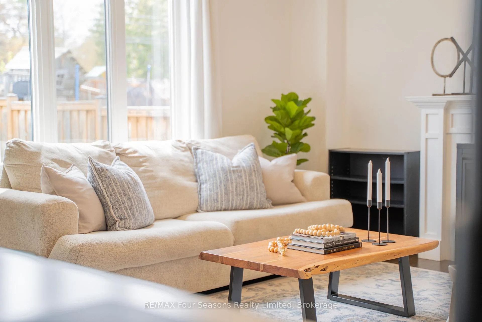 Photo 10 of 107 Lockerbie Crescent, Collingwood — HOMEH