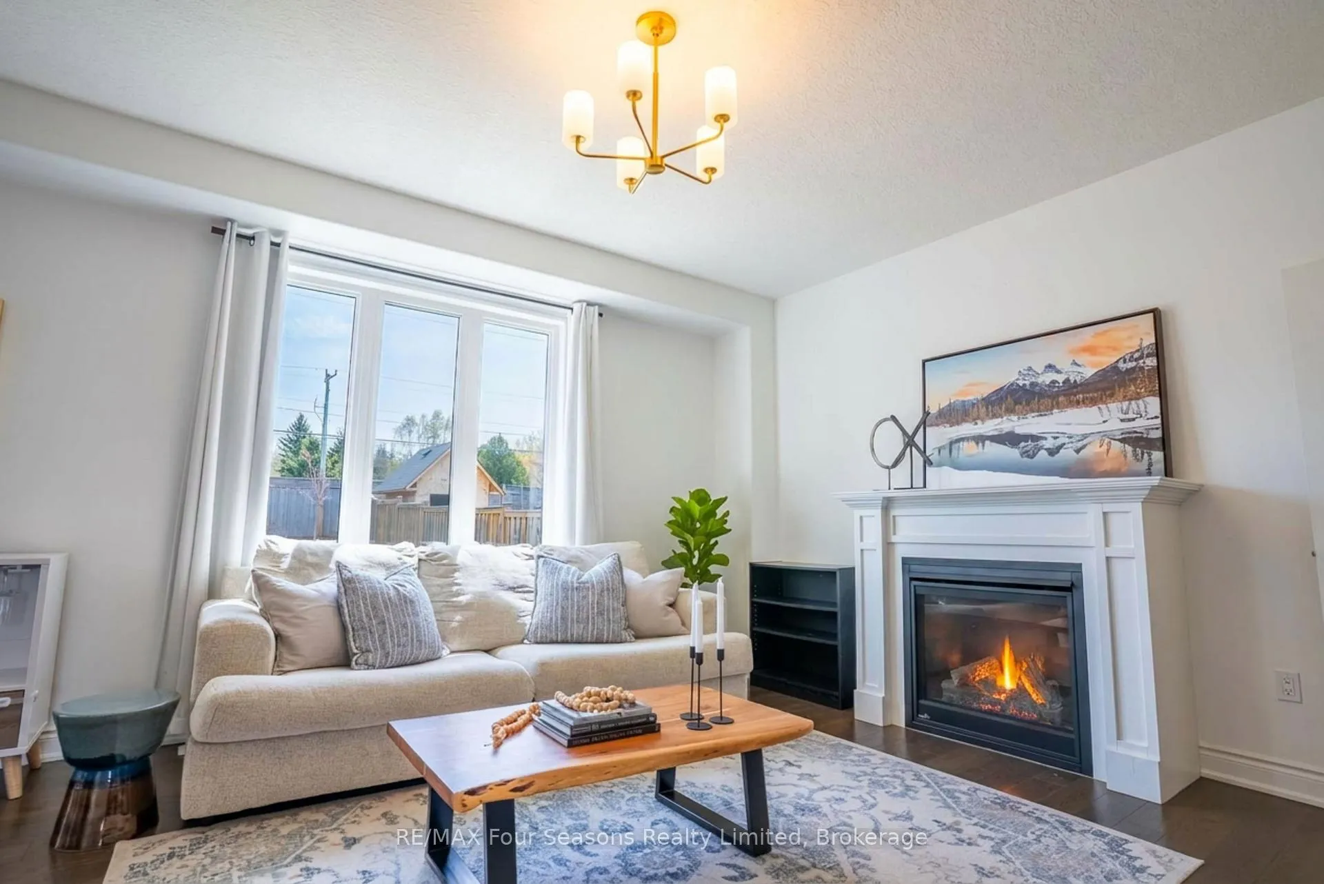 Photo 11 of 107 Lockerbie Crescent, Collingwood — HOMEH