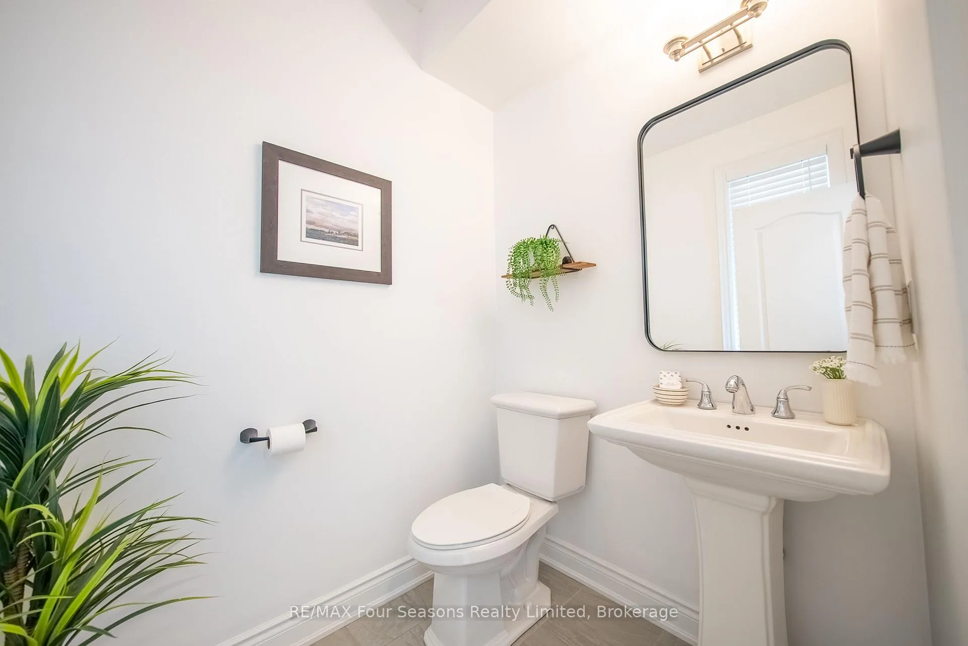 Photo 13 of 107 Lockerbie Crescent, Collingwood — HOMEH