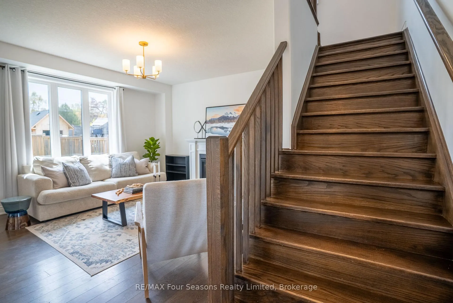 Photo 16 of 107 Lockerbie Crescent, Collingwood — HOMEH