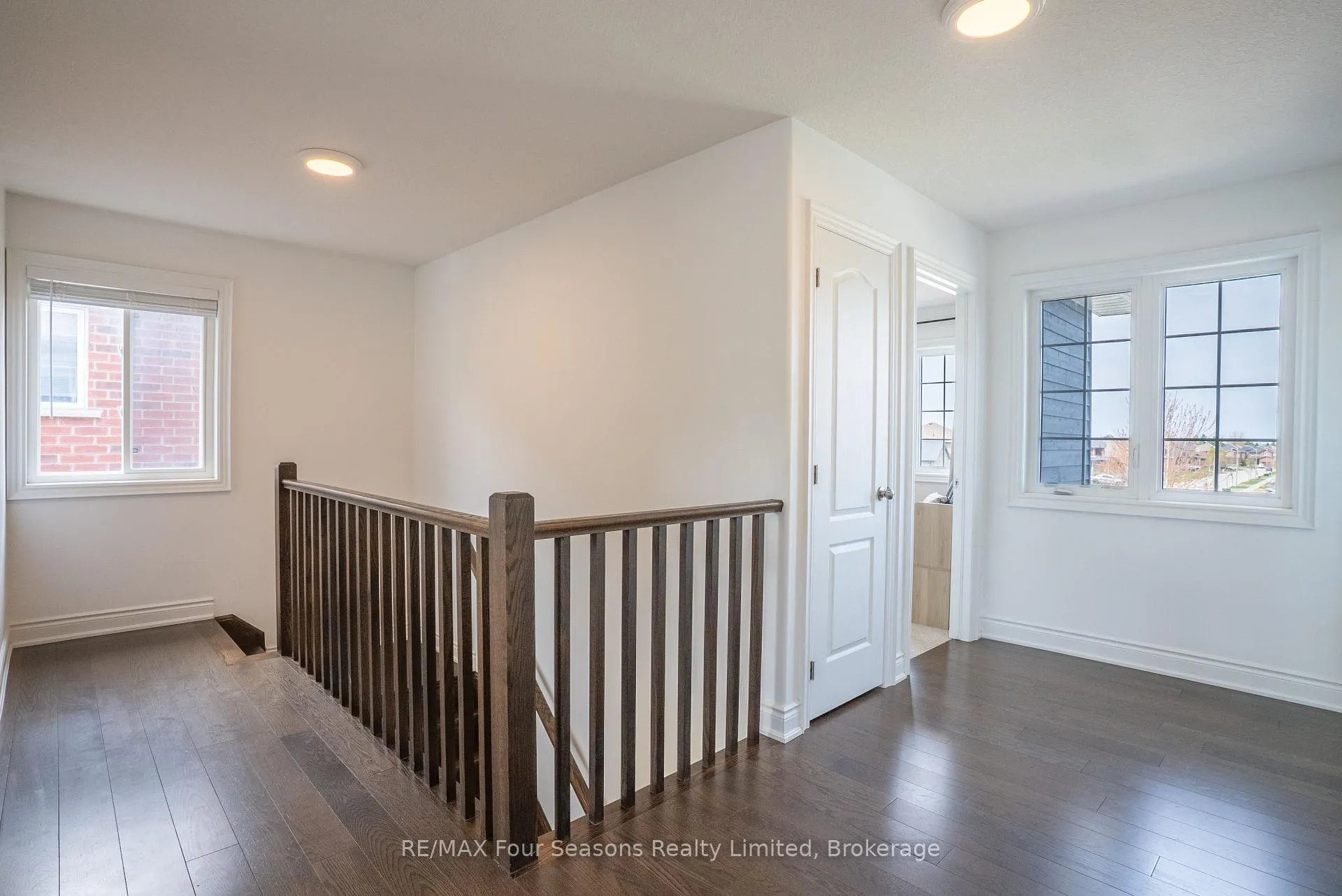 Photo 18 of 107 Lockerbie Crescent, Collingwood — HOMEH