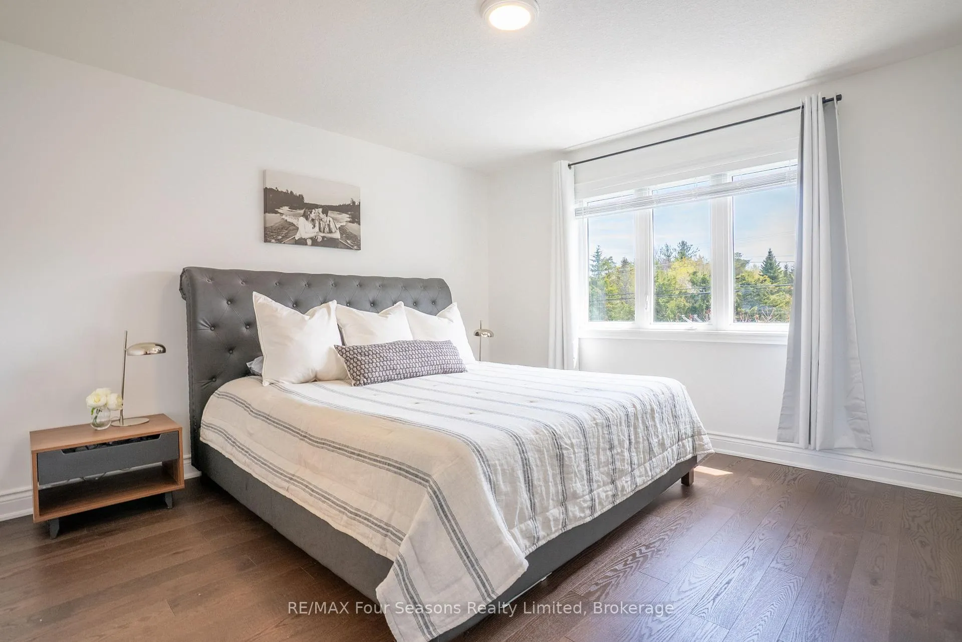 Photo 19 of 107 Lockerbie Crescent, Collingwood — HOMEH