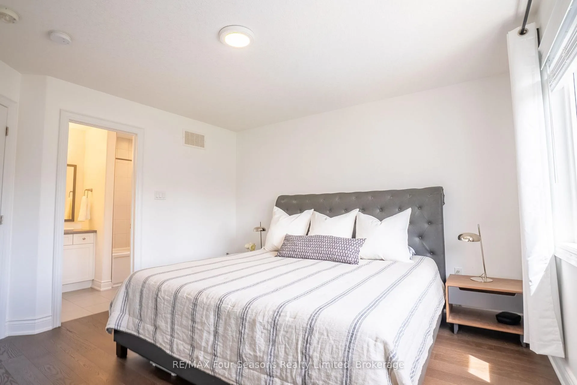 Photo 20 of 107 Lockerbie Crescent, Collingwood — HOMEH
