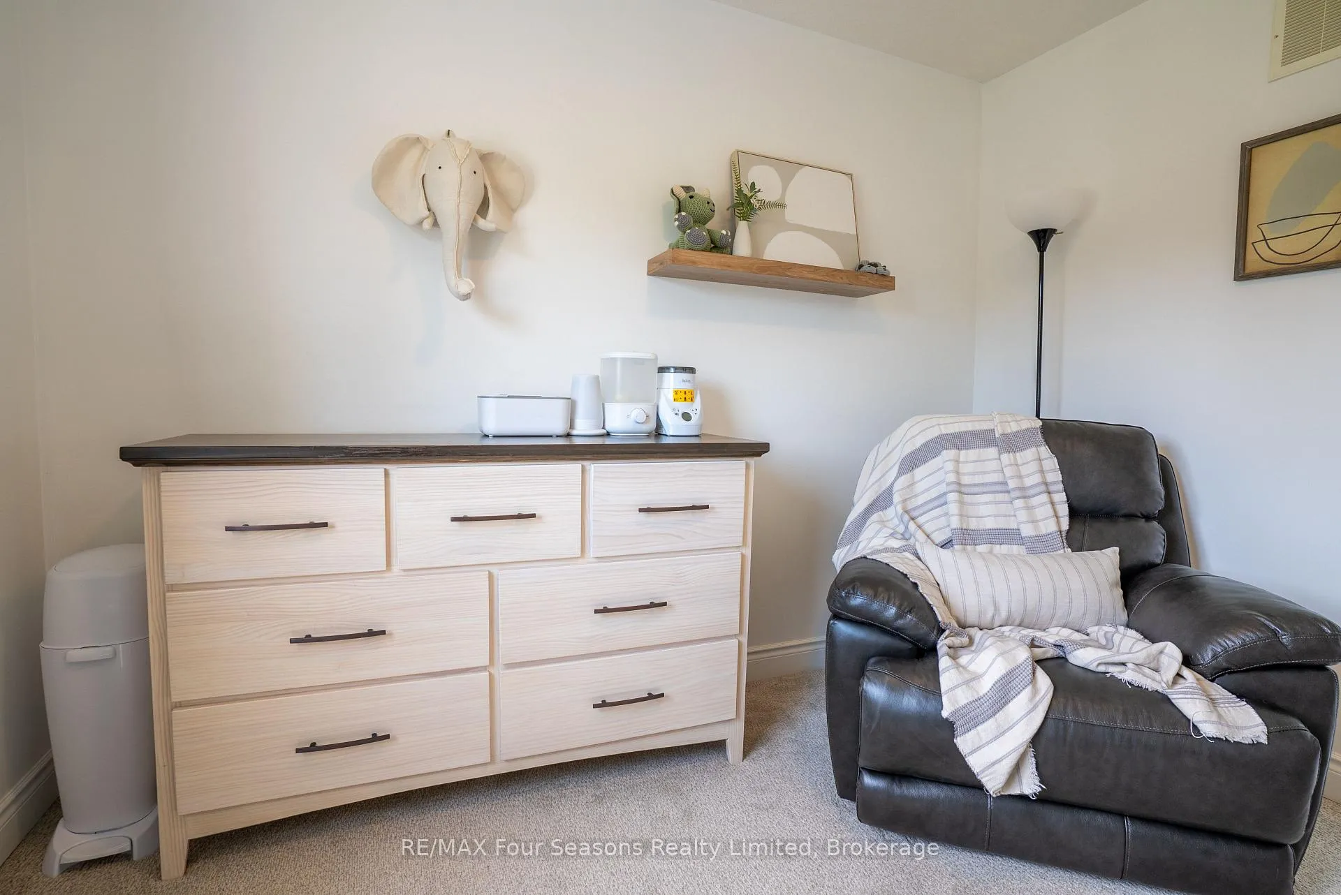 Photo 25 of 107 Lockerbie Crescent, Collingwood — HOMEH