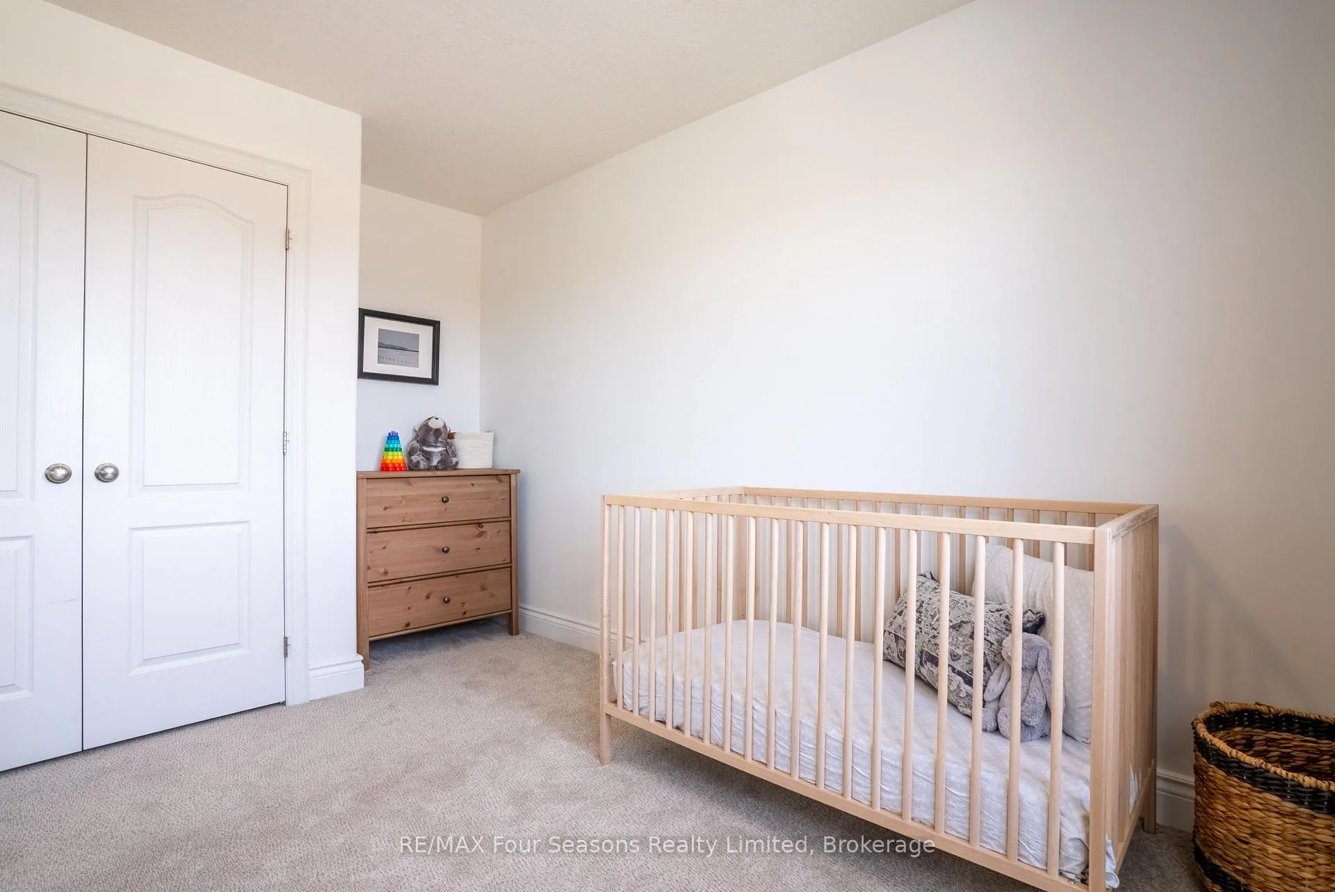 Photo 29 of 107 Lockerbie Crescent, Collingwood — HOMEH