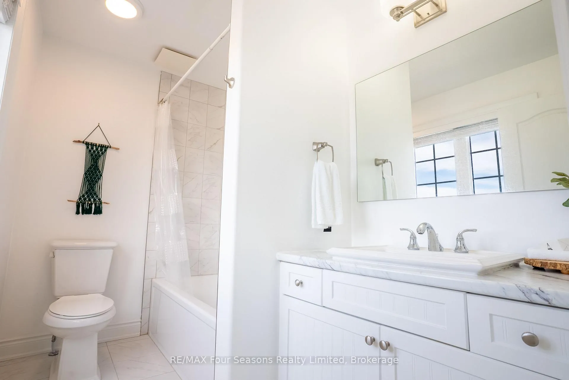 Photo 30 of 107 Lockerbie Crescent, Collingwood — HOMEH