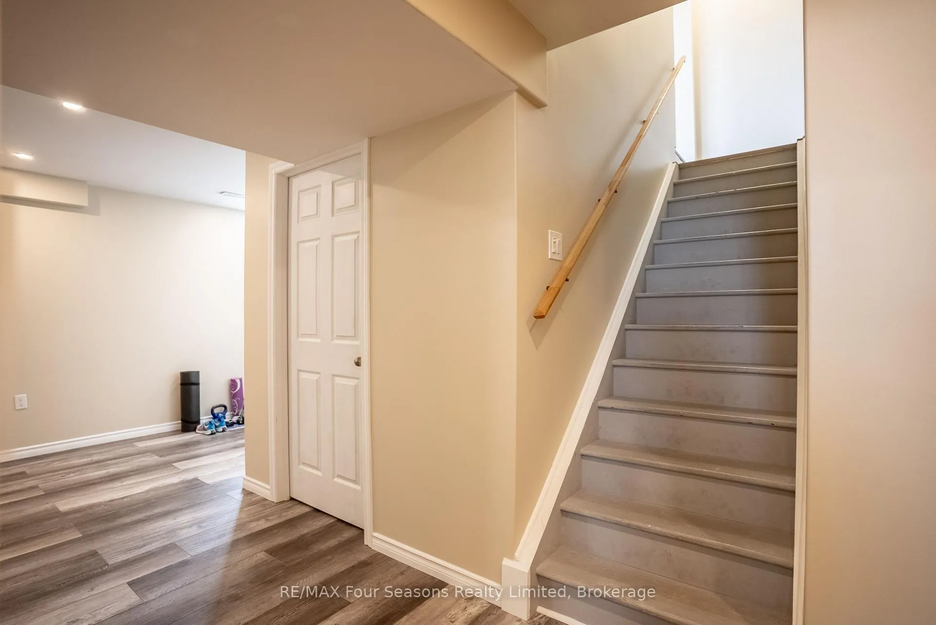 Photo 34 of 107 Lockerbie Crescent, Collingwood — HOMEH