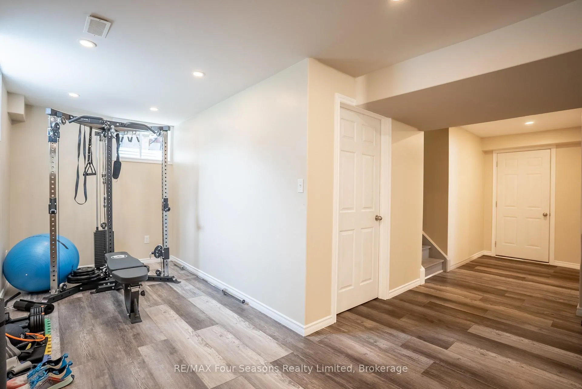 Photo 35 of 107 Lockerbie Crescent, Collingwood — HOMEH