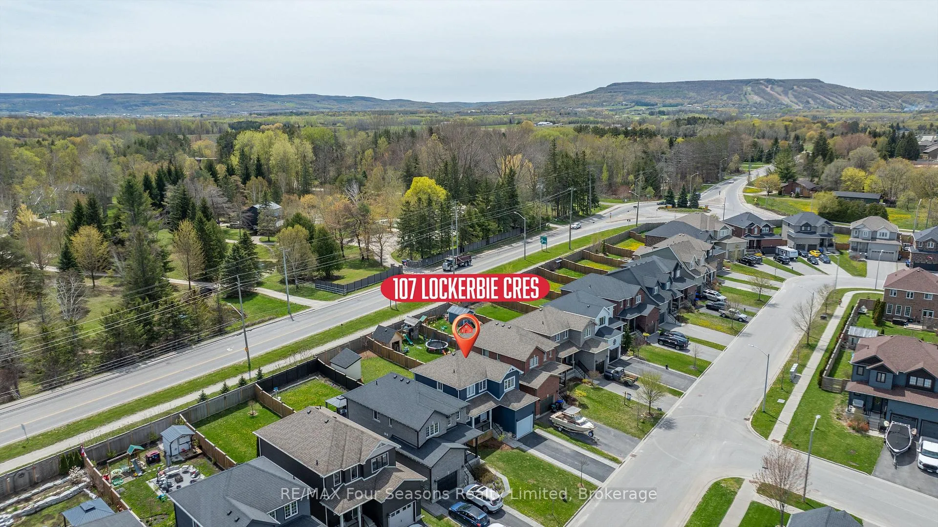 Photo 41 of 107 Lockerbie Crescent, Collingwood — HOMEH