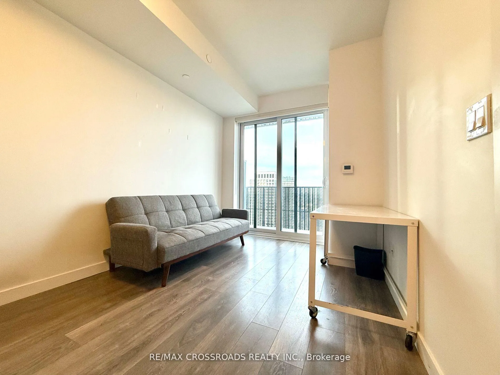 Photo 5 of Unit 3010, 8 Eglinton Avenue E, Toronto, Mount Pleasant West — HOMEH