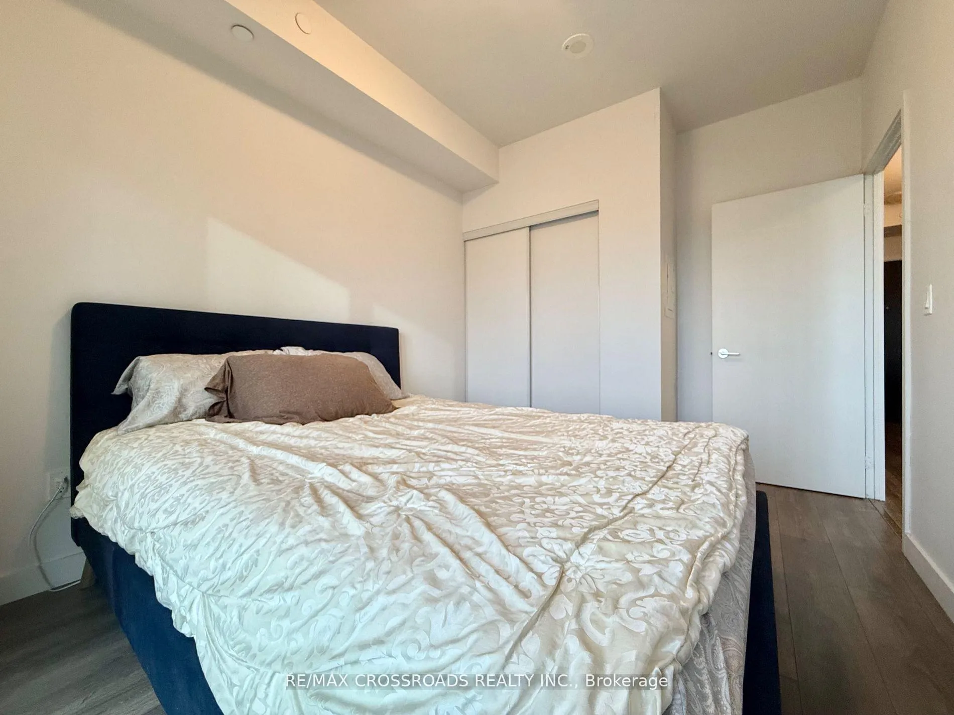 Photo 7 of Unit 3010, 8 Eglinton Avenue E, Toronto, Mount Pleasant West — HOMEH