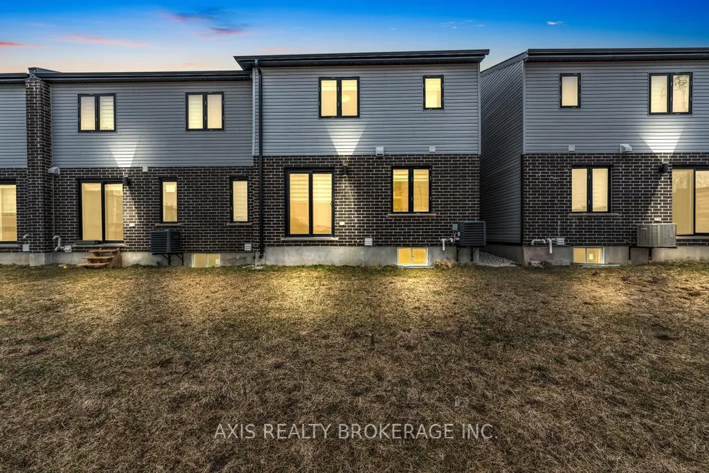 Photo 2 of 2978 Turner Crescent, London, South U — HOMEH