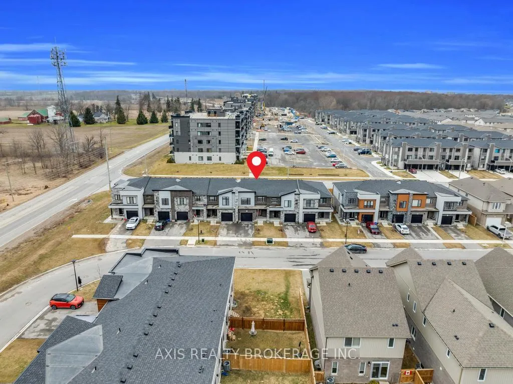 Photo 4 of 2978 Turner Crescent, London, South U — HOMEH