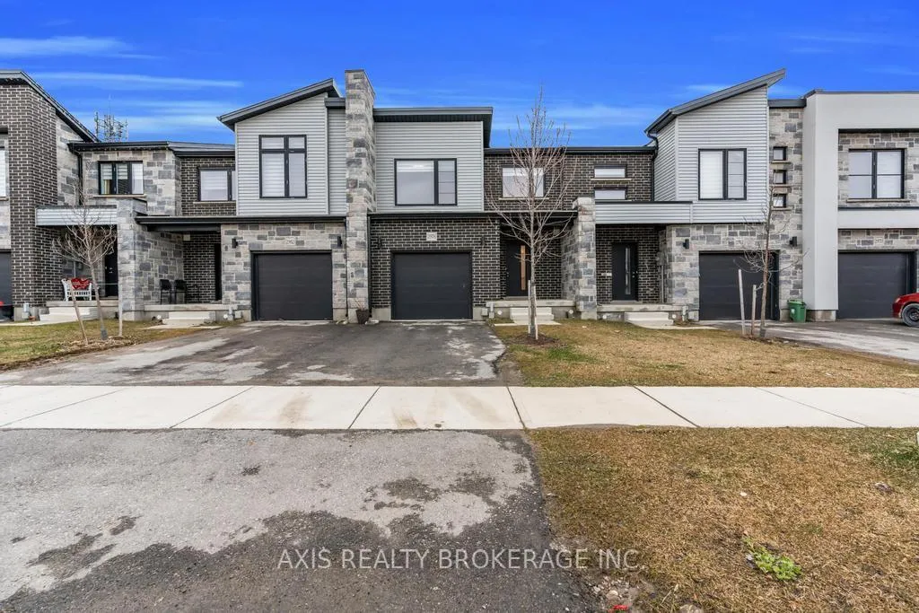 Photo 8 of 2978 Turner Crescent, London, South U — HOMEH