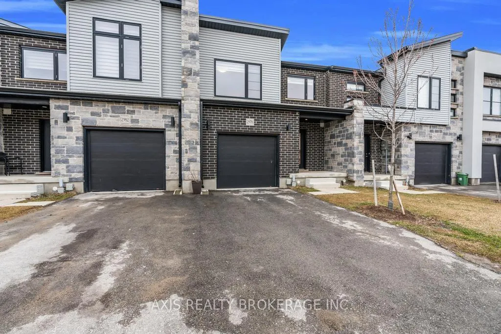 Photo 9 of 2978 Turner Crescent, London, South U — HOMEH