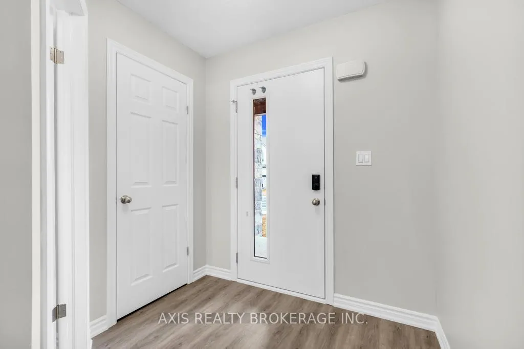 Photo 11 of 2978 Turner Crescent, London, South U — HOMEH