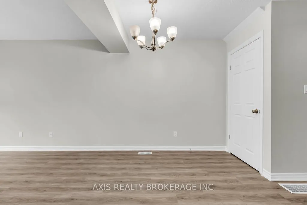 Photo 17 of 2978 Turner Crescent, London, South U — HOMEH