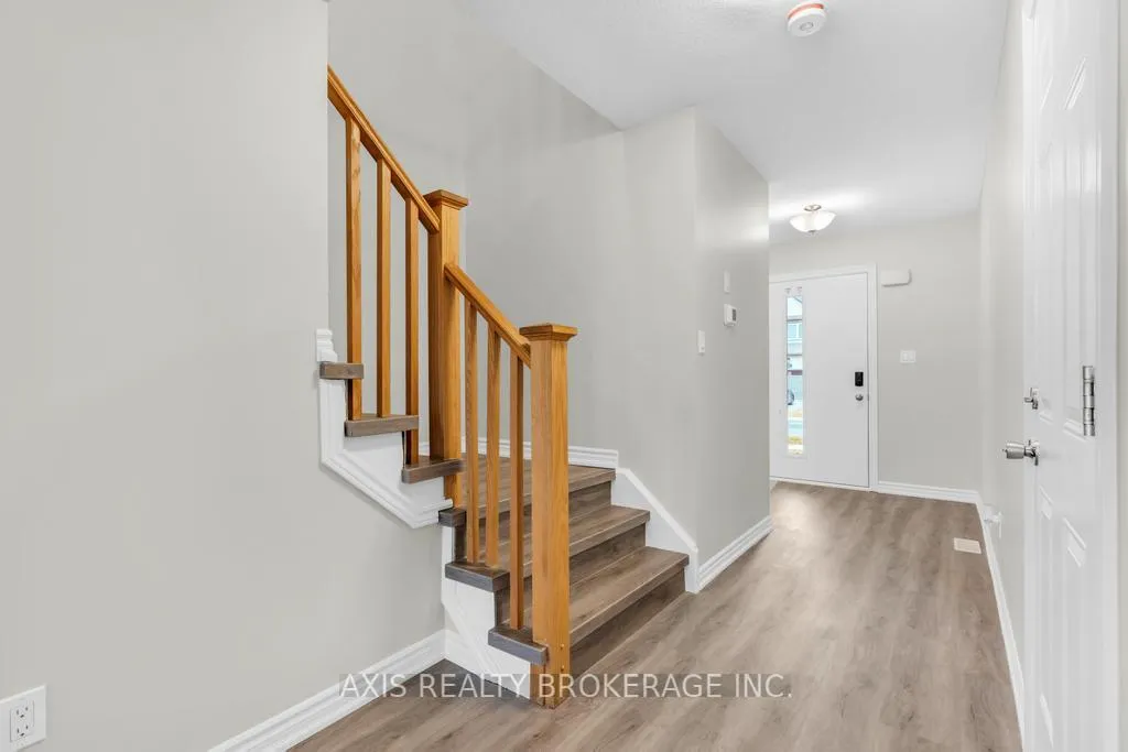 Photo 25 of 2978 Turner Crescent, London, South U — HOMEH