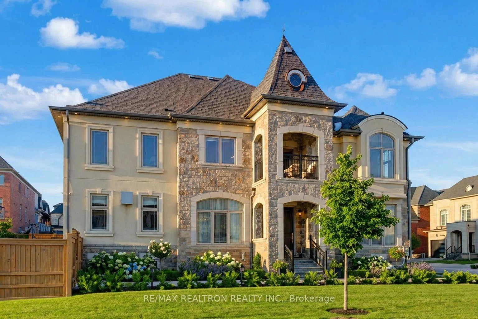 Photo 1 of 12 Hurst Avenue, Vaughan, Patterson — HOMEH