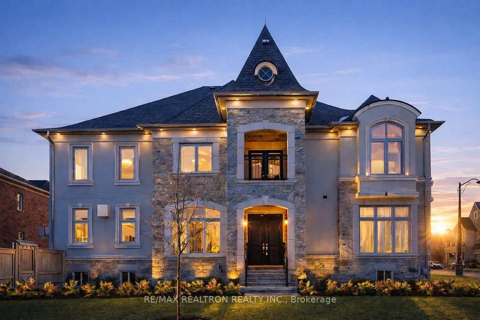 Photo 2 of 12 Hurst Avenue, Vaughan, Patterson — HOMEH