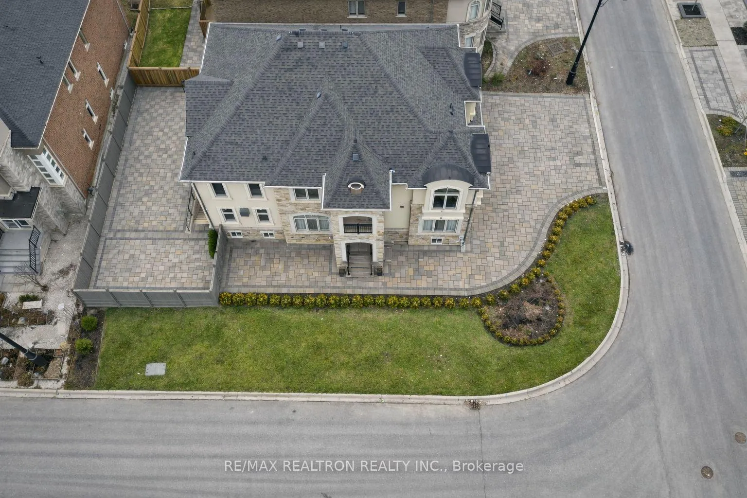 Photo 4 of 12 Hurst Avenue, Vaughan, Patterson — HOMEH