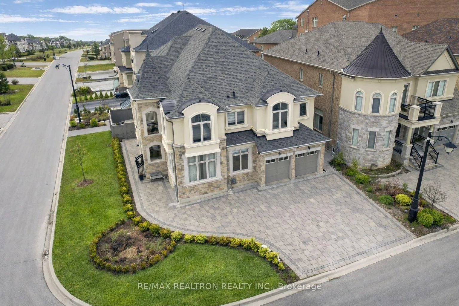 Photo 5 of 12 Hurst Avenue, Vaughan, Patterson — HOMEH