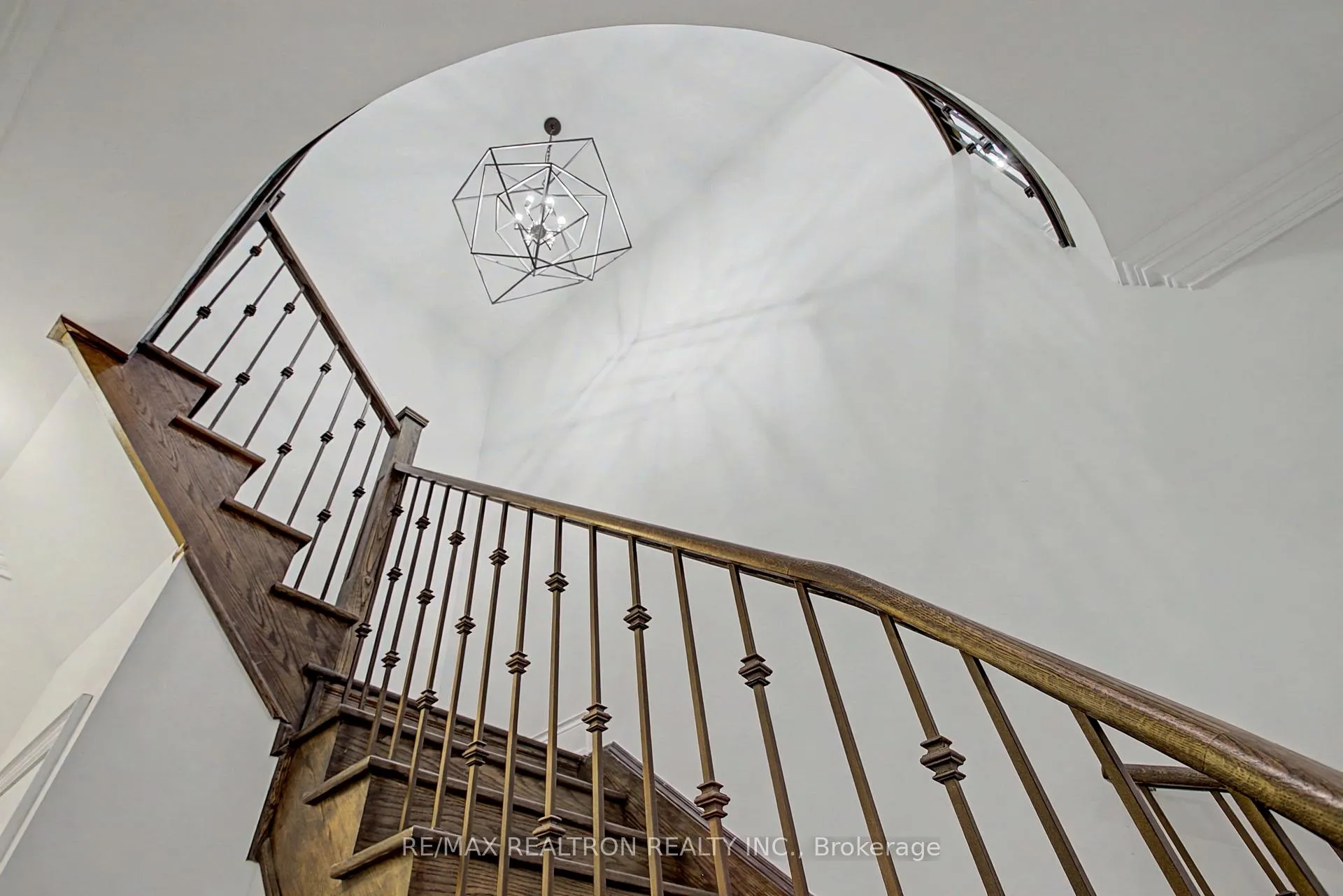Photo 10 of 12 Hurst Avenue, Vaughan, Patterson — HOMEH