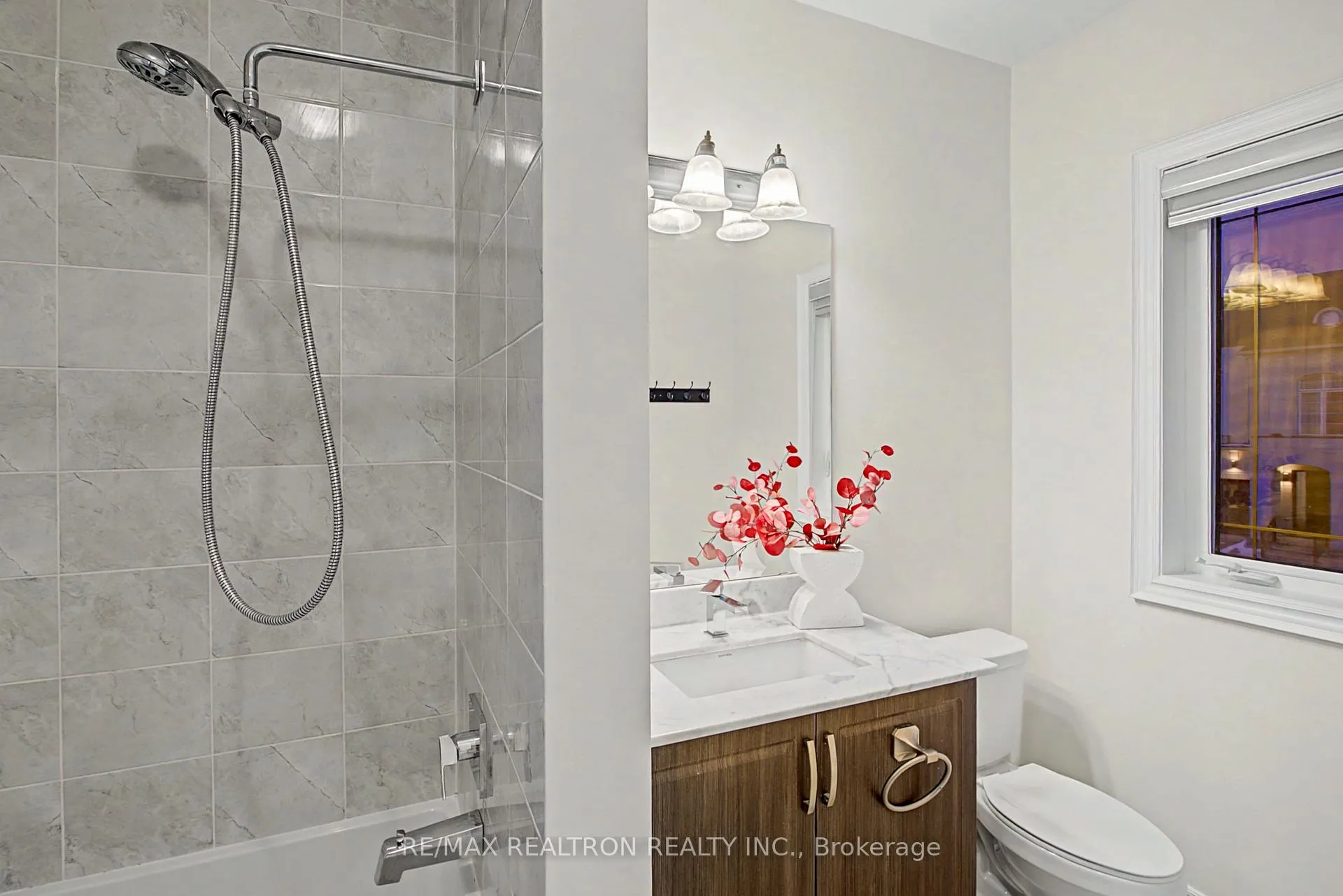 Photo 21 of 12 Hurst Avenue, Vaughan, Patterson — HOMEH