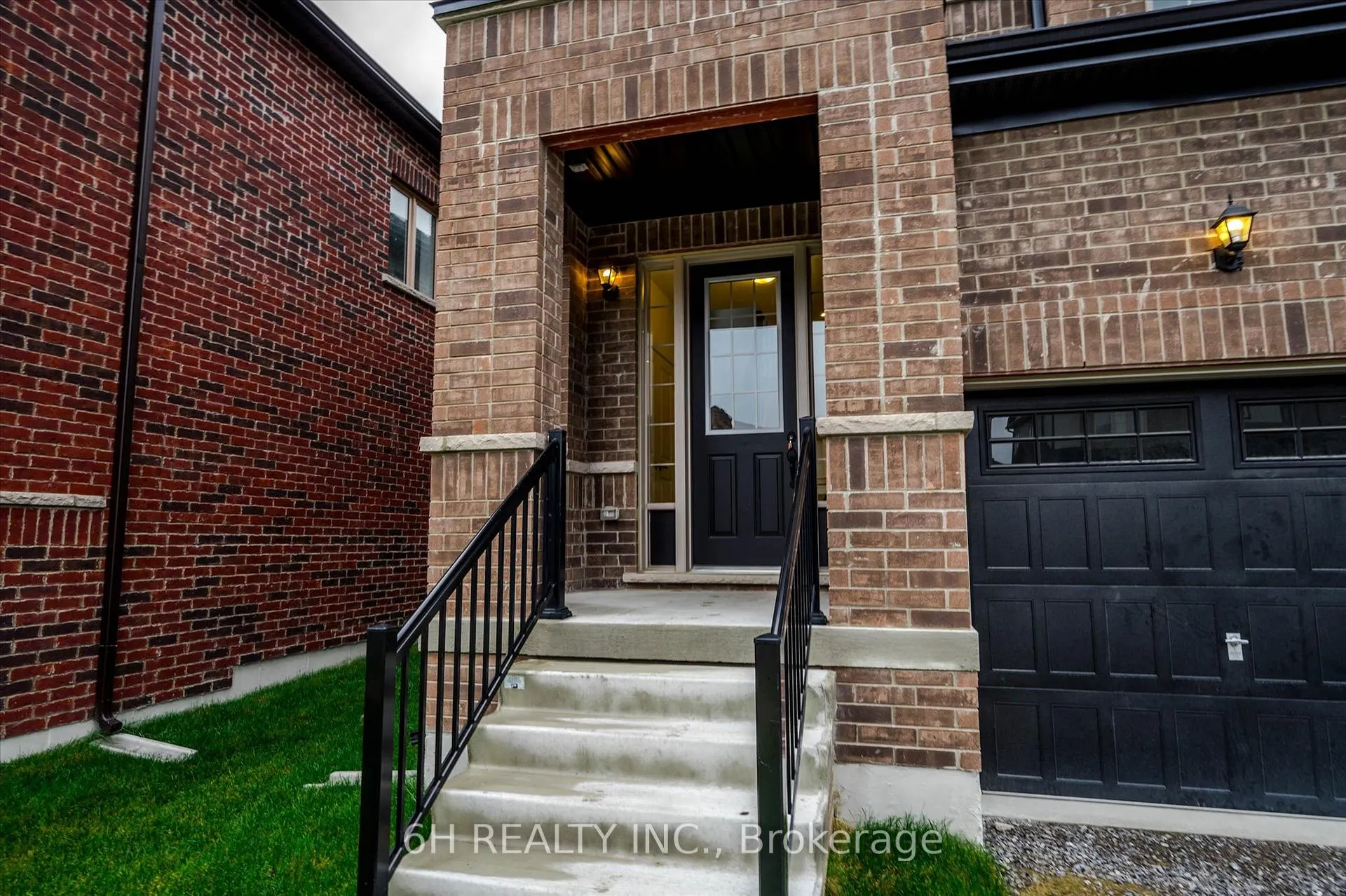 Photo 2 of 816 Griffin Trail, Peterborough, Monaghan Ward 2 — HOMEH