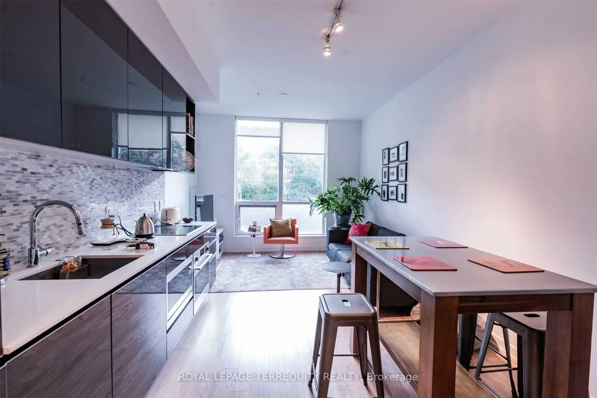 Photo 1 of Unit 105, 377 Madison Avenue, Toronto, Casa Loma — HOMEH