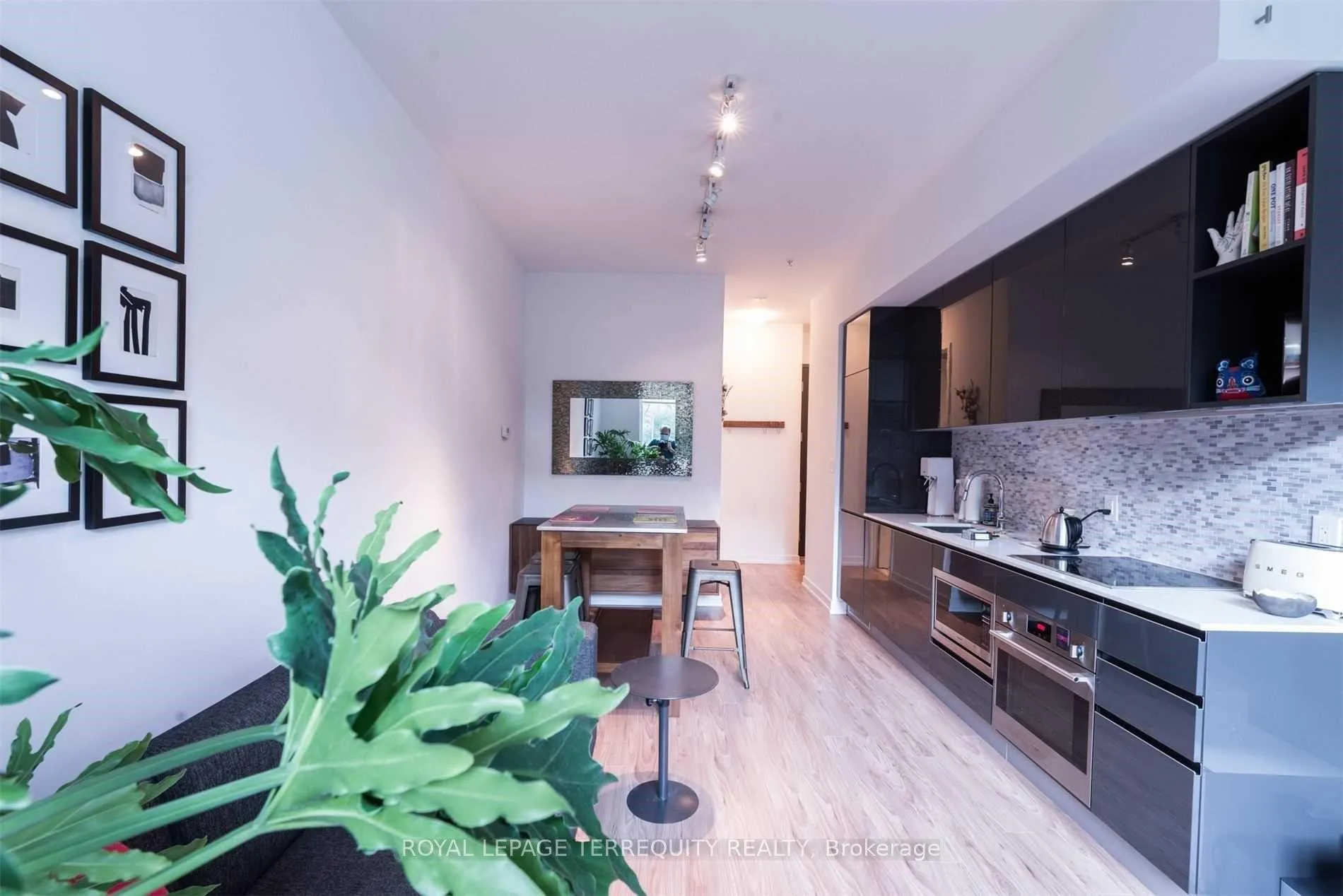Photo 3 of Unit 105, 377 Madison Avenue, Toronto, Casa Loma — HOMEH