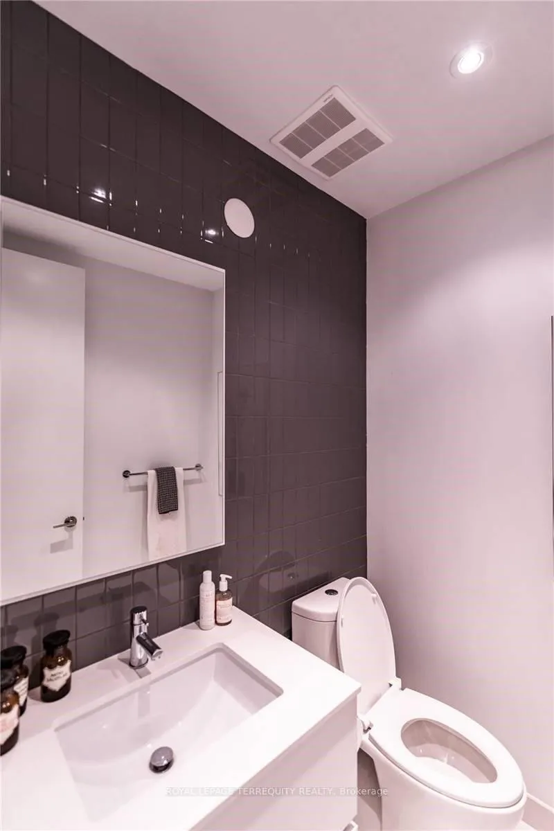 Photo 9 of Unit 105, 377 Madison Avenue, Toronto, Casa Loma — HOMEH