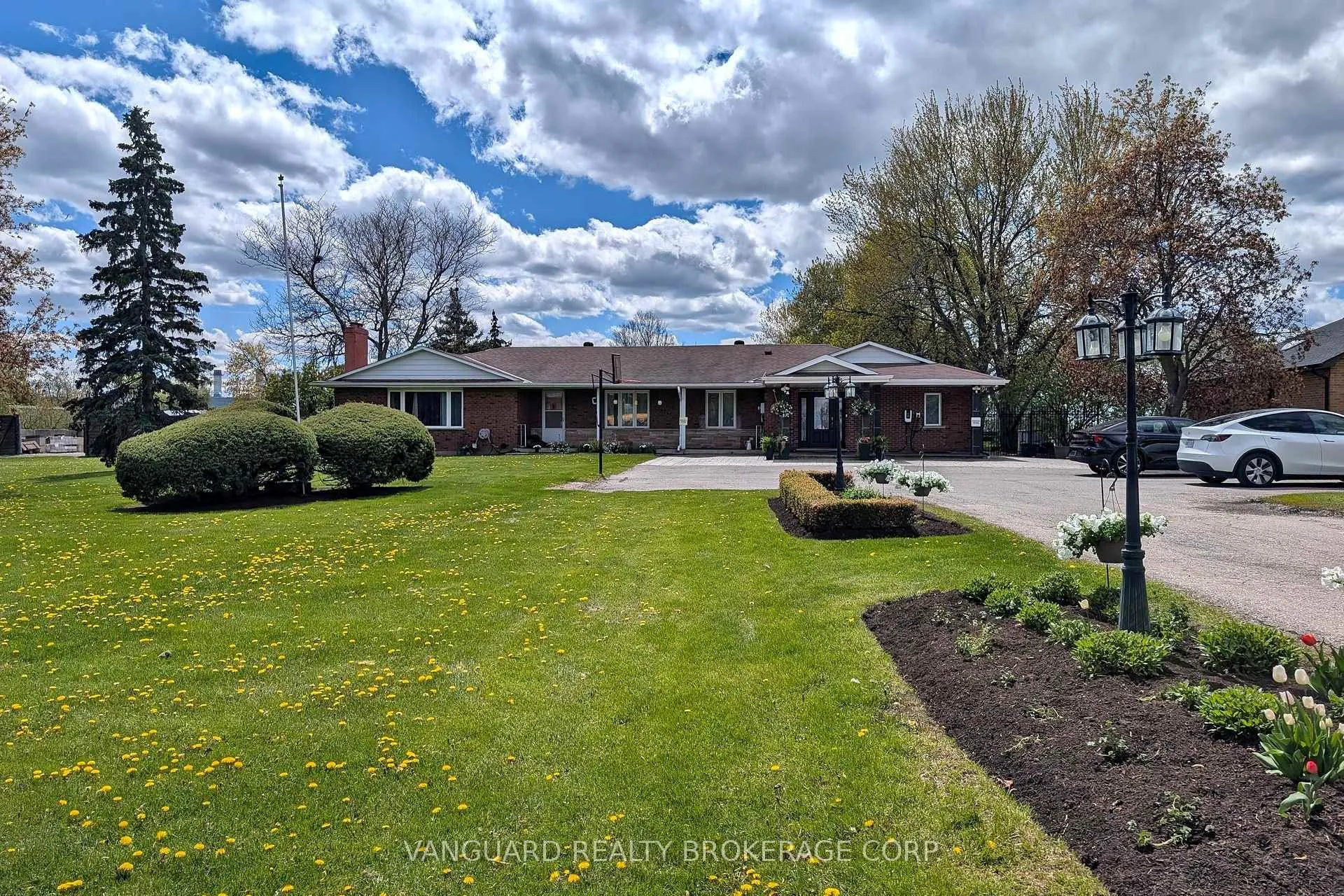 Photo of 8070 Hornby Road