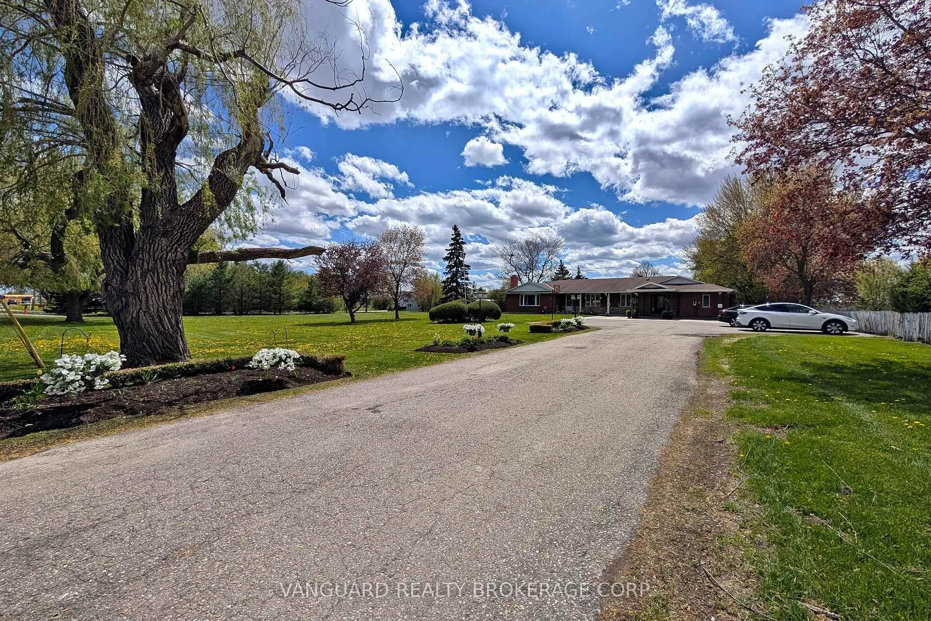 Photo 2 of 8070 Hornby Road, Halton Hills, Rural Halton Hills — HOMEH
