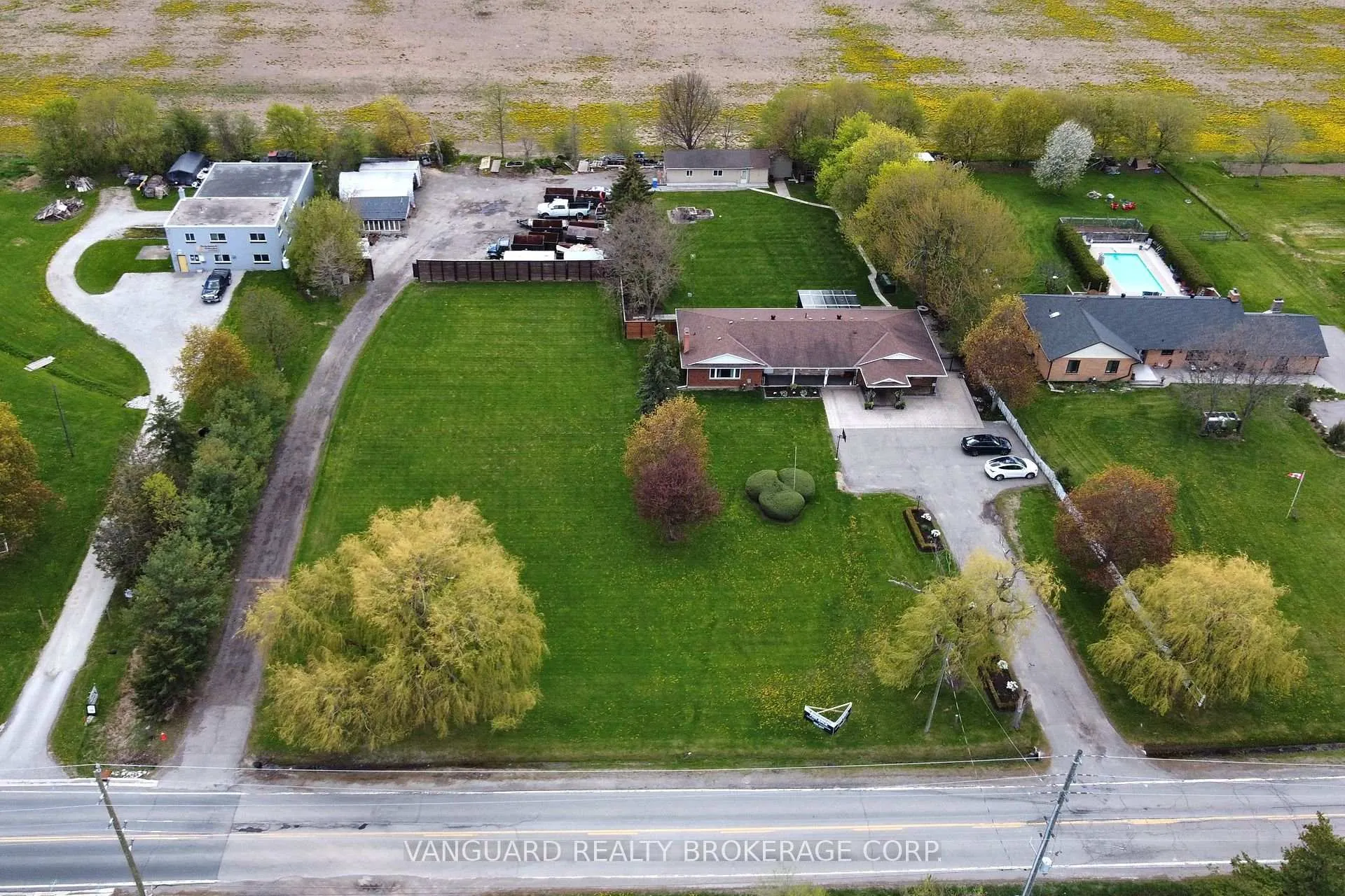 Photo 3 of 8070 Hornby Road, Halton Hills, Rural Halton Hills — HOMEH