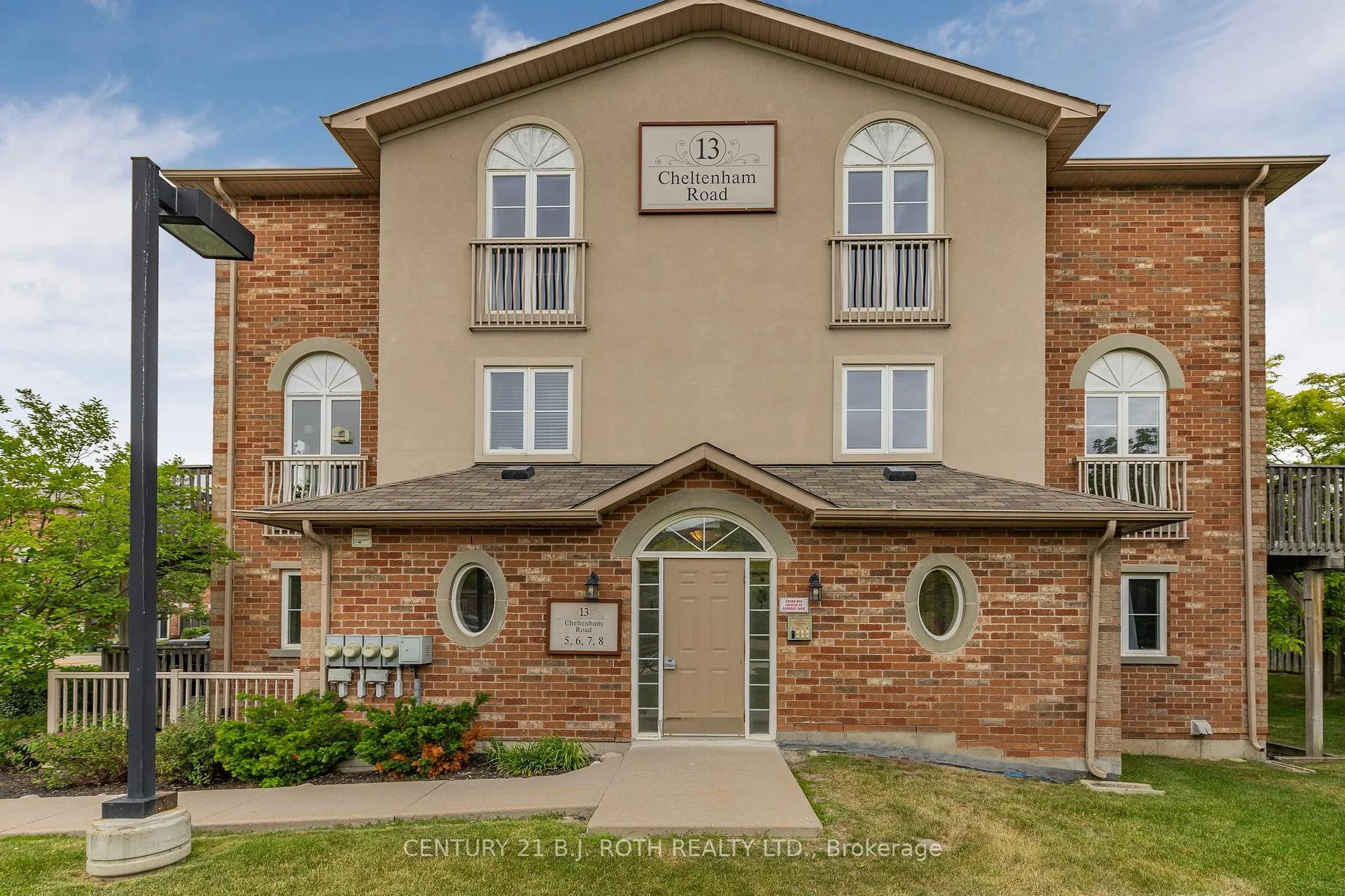 Photo 2 of Unit 7, 13 Cheltenham Road, Barrie, Georgian Drive — HOMEH