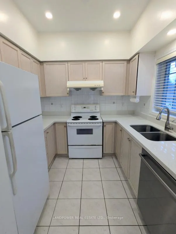 Photo 10 of Unit 22, 10 Cox Boulevard, Markham, Unionville — HOMEH