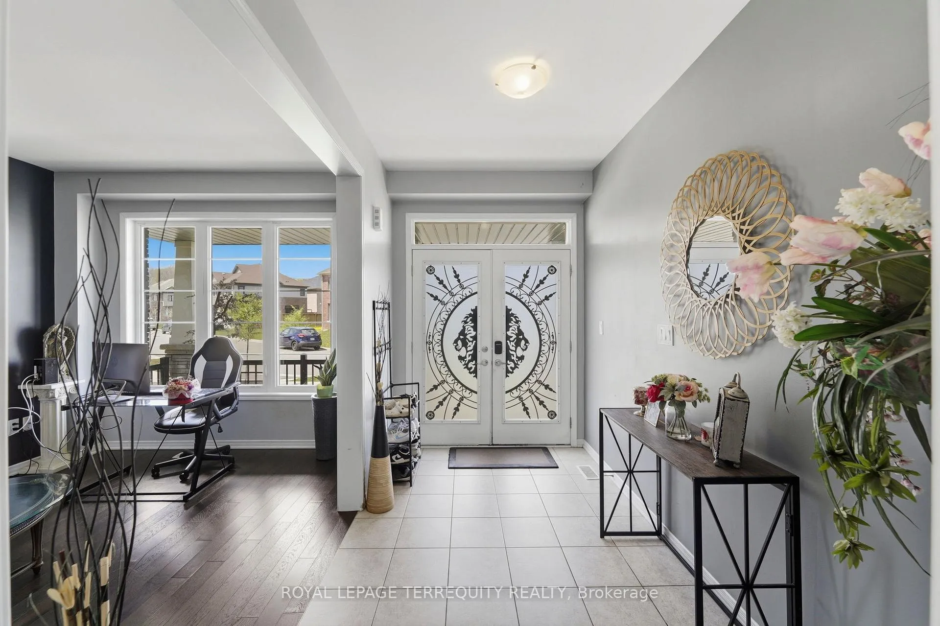 Photo 3 of 65 Cactus Crescent, Hamilton, Stoney Creek Mountain — HOMEH