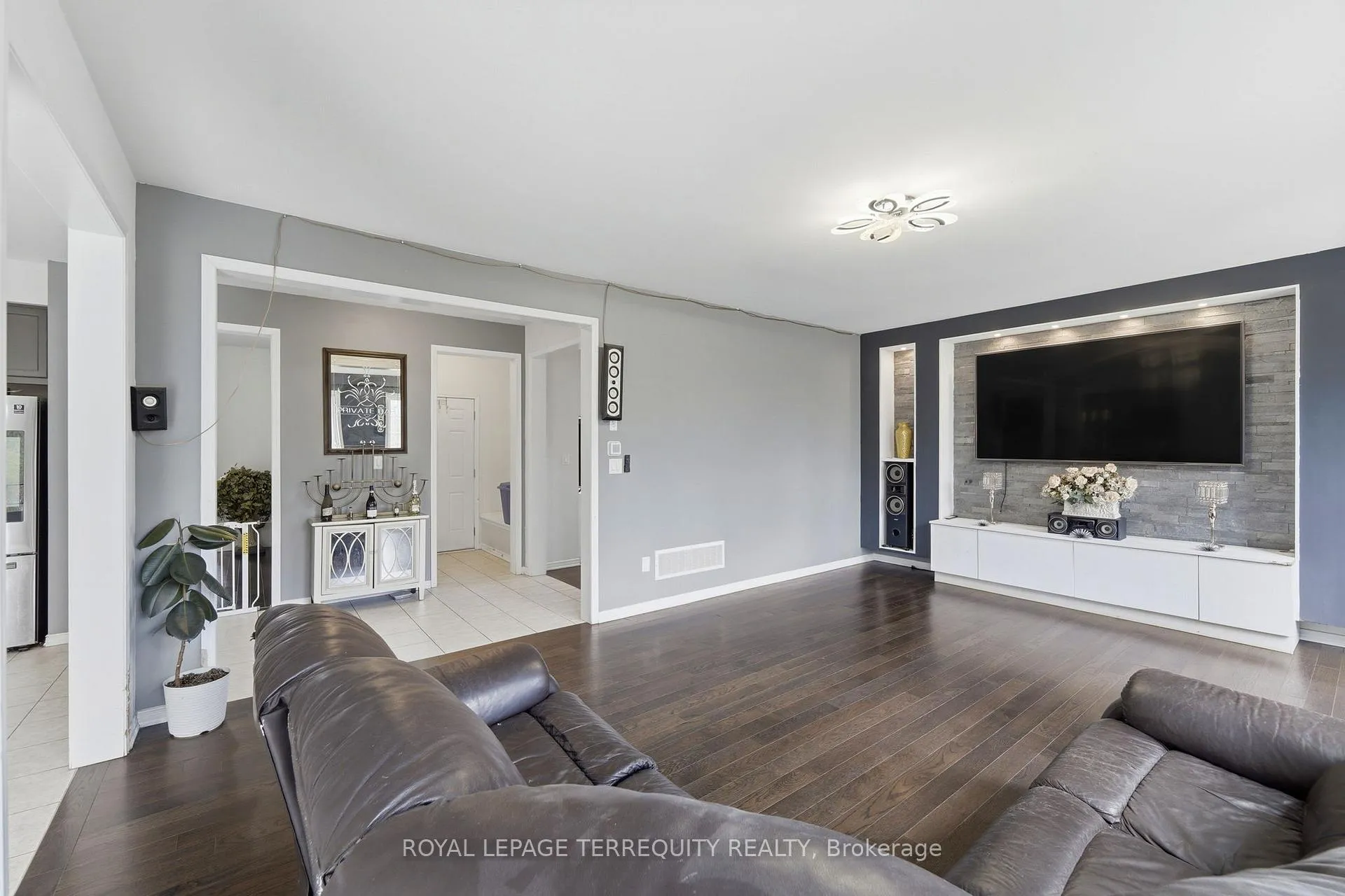 Photo 4 of 65 Cactus Crescent, Hamilton, Stoney Creek Mountain — HOMEH