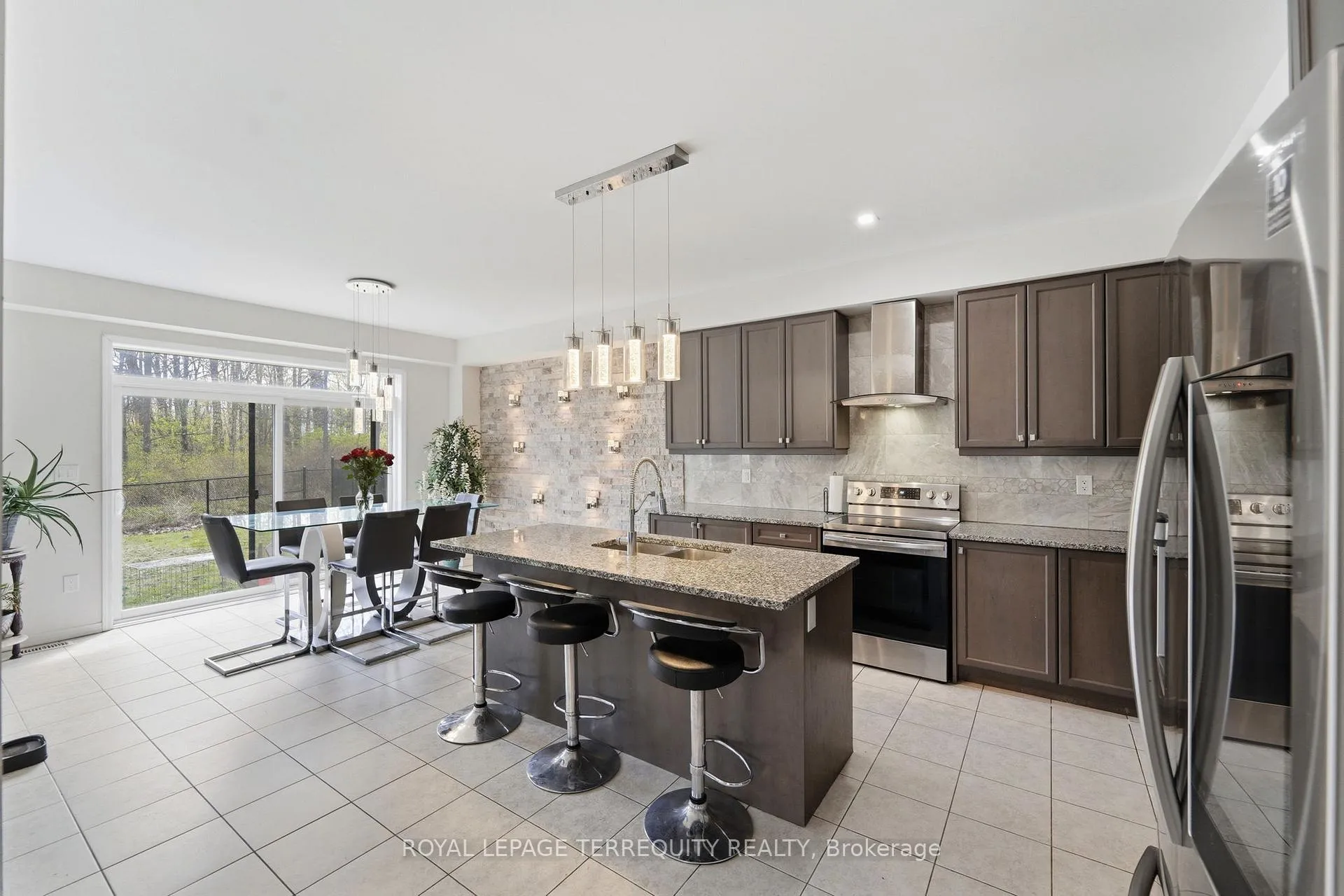 Photo 6 of 65 Cactus Crescent, Hamilton, Stoney Creek Mountain — HOMEH