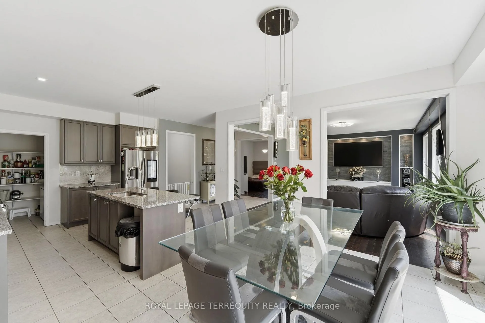Photo 7 of 65 Cactus Crescent, Hamilton, Stoney Creek Mountain — HOMEH